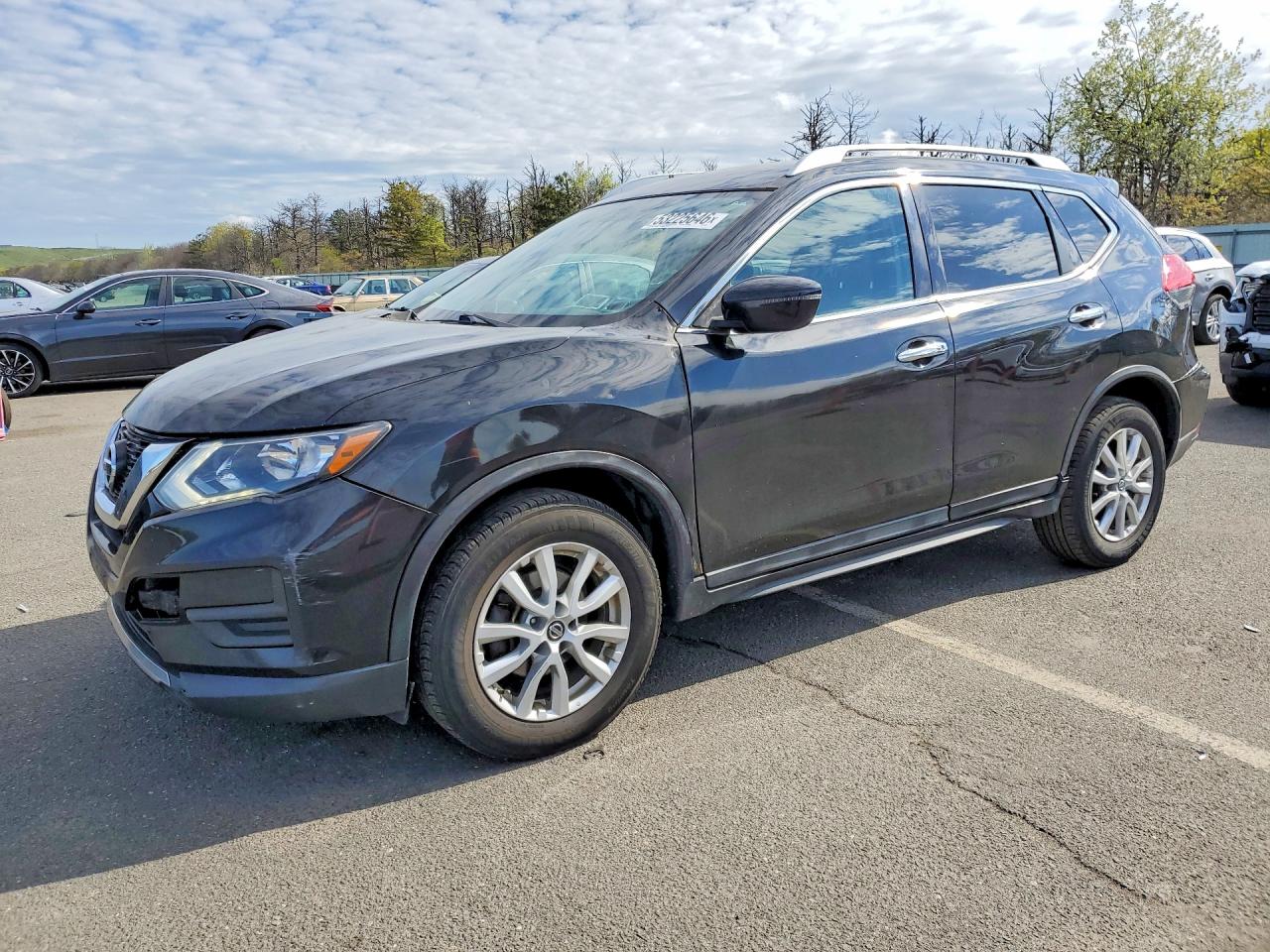 Salvage Nissan Rogue Image