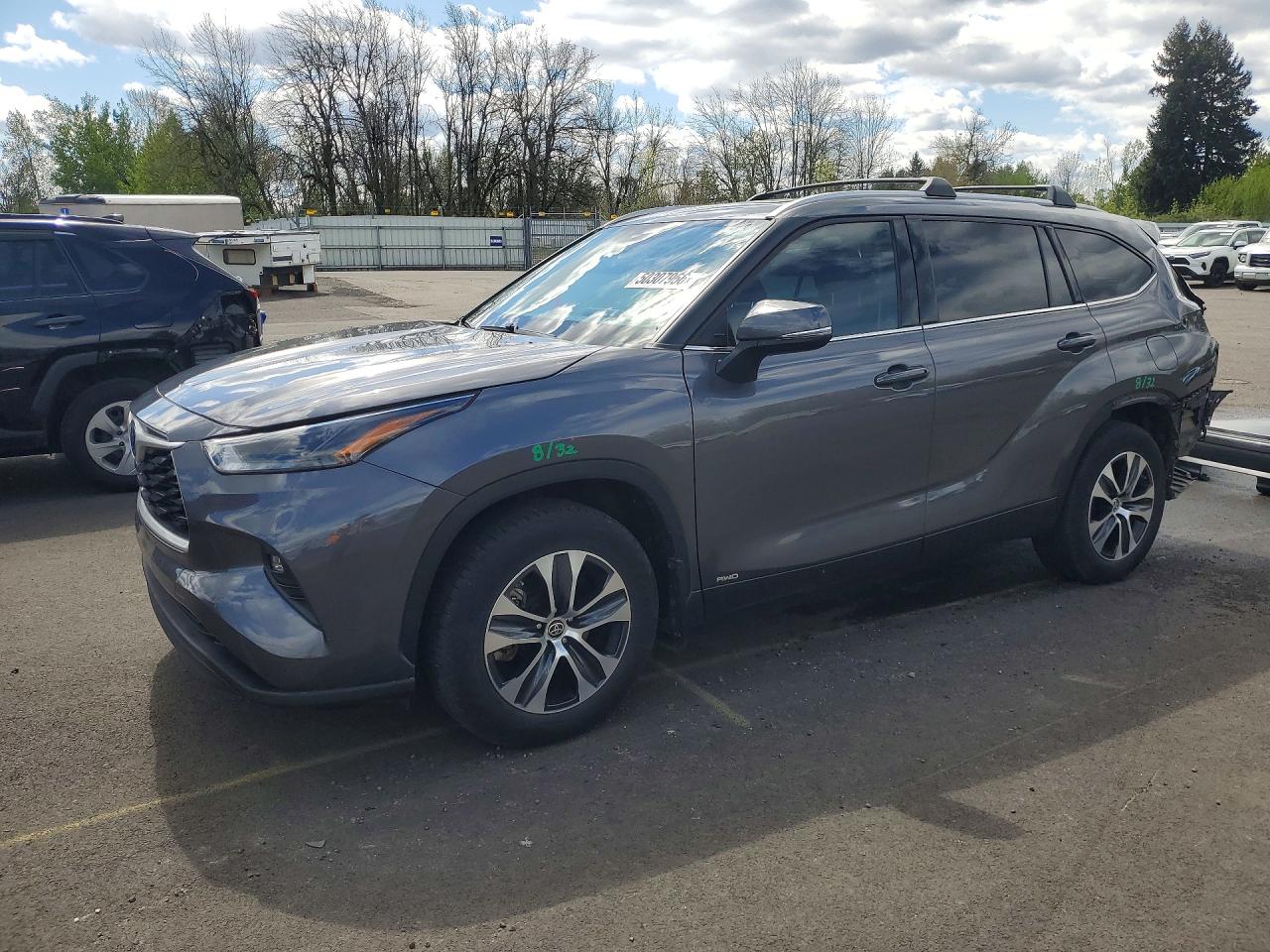 Salvage Toyota Highlander Image