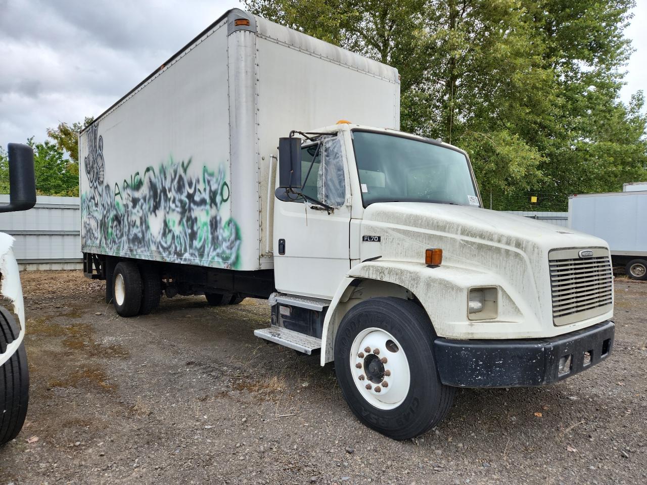 Freigliner Medium Conventional Fl70