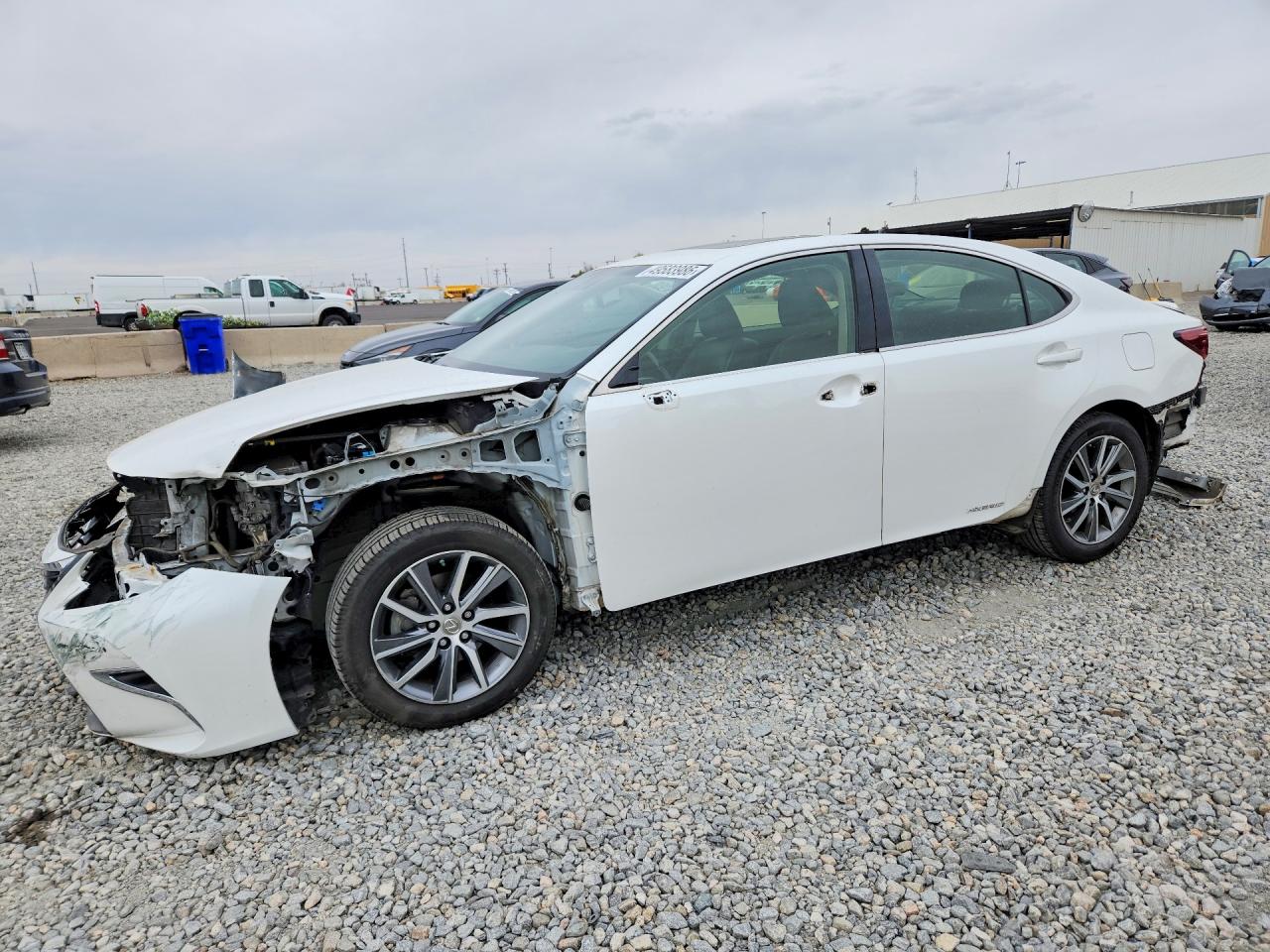 Salvage Lexus Es Image
