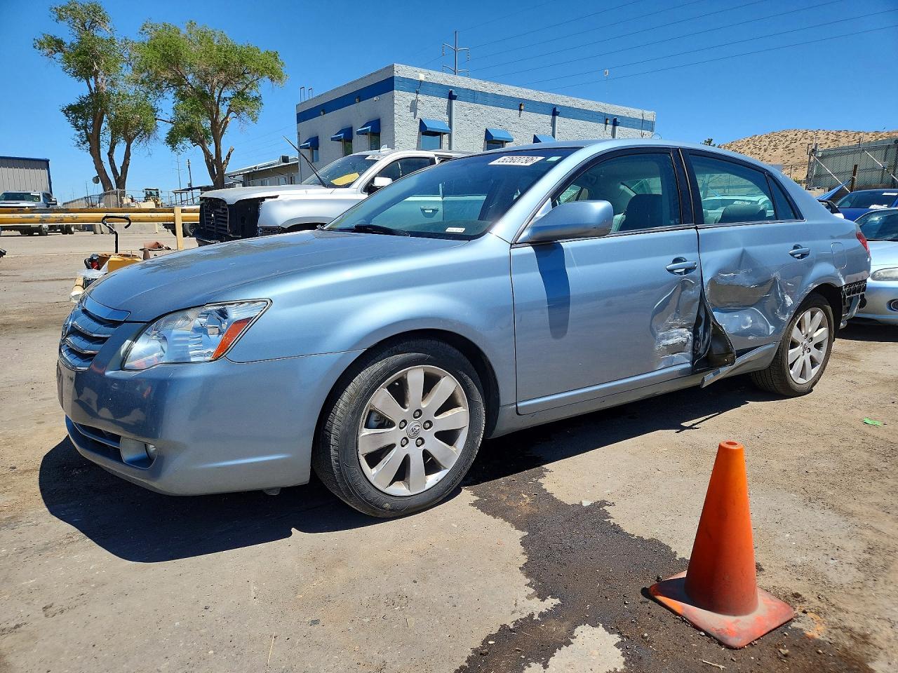 Salvage Toyota Avalon Image