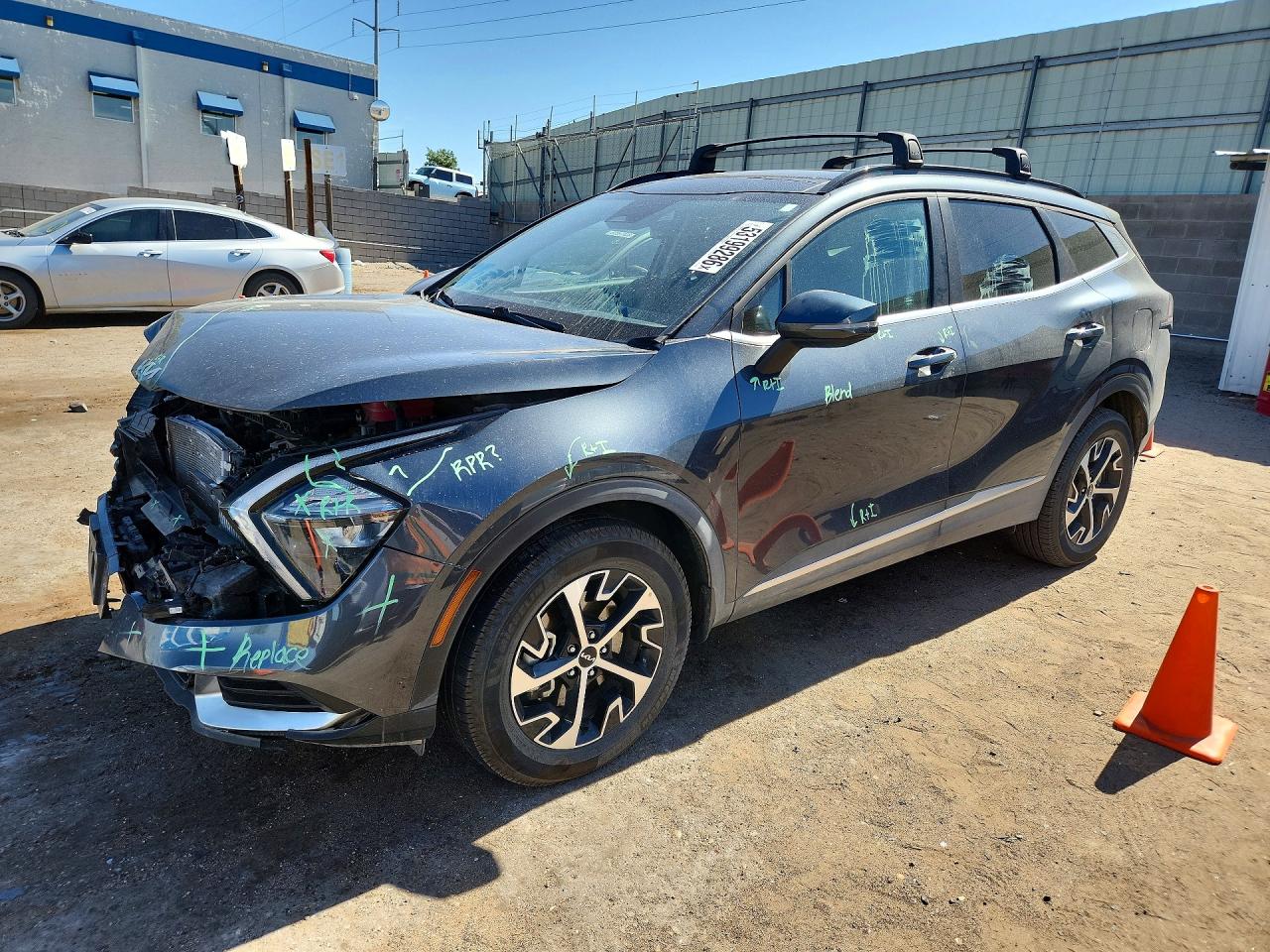Salvage Kia Sportage Image