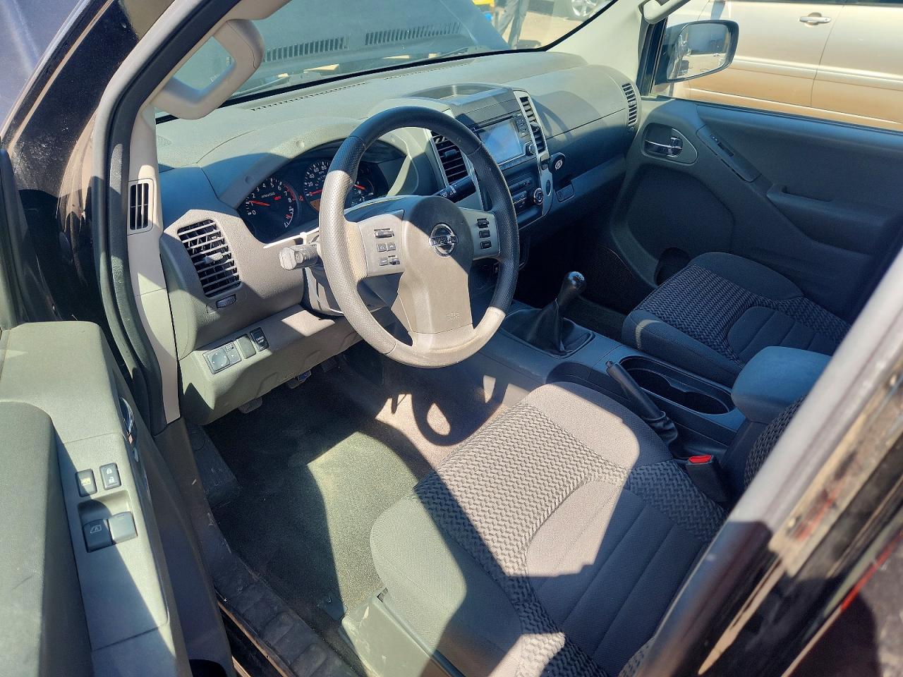 Nissan Frontier Sv