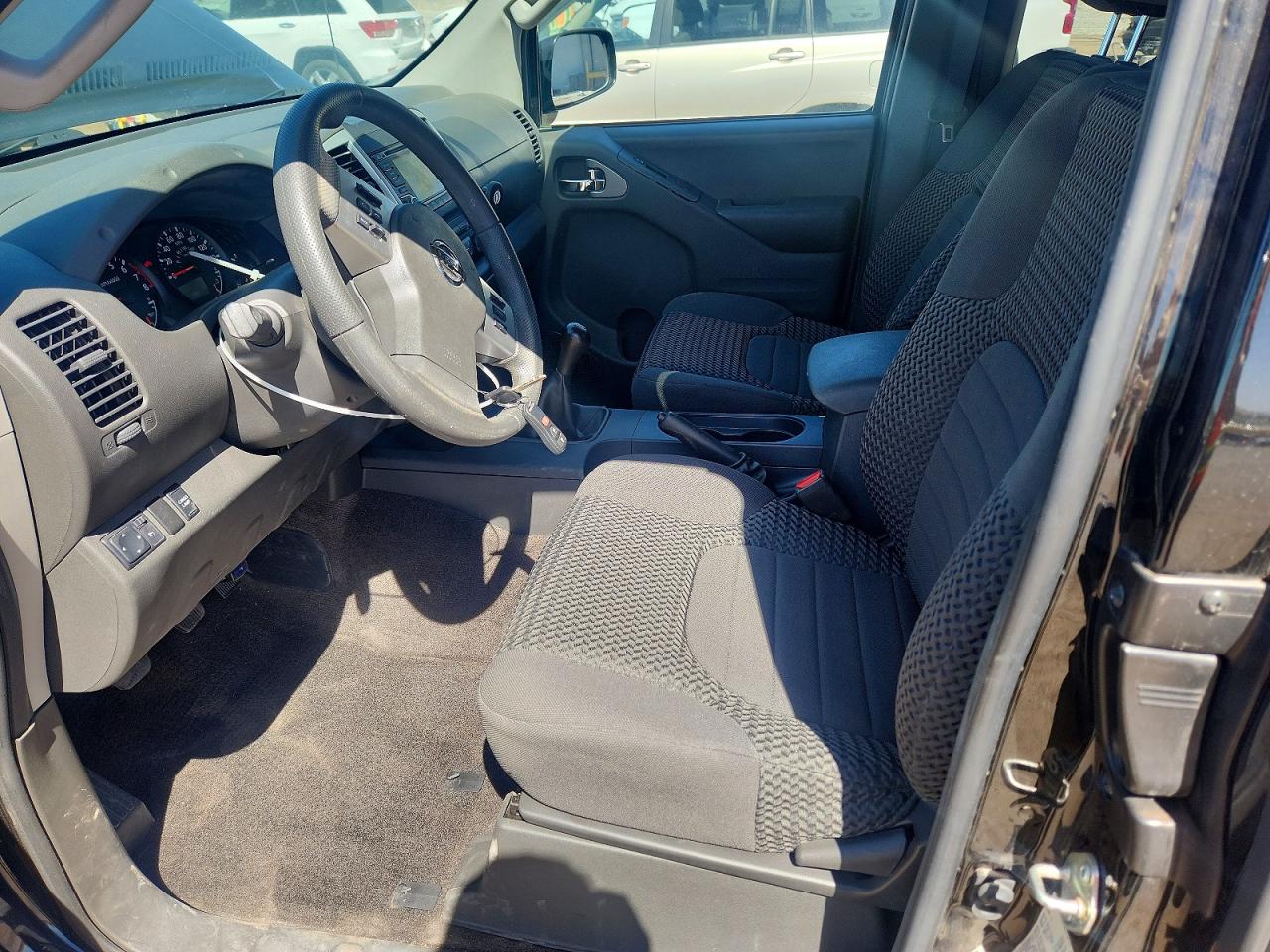Nissan Frontier Sv