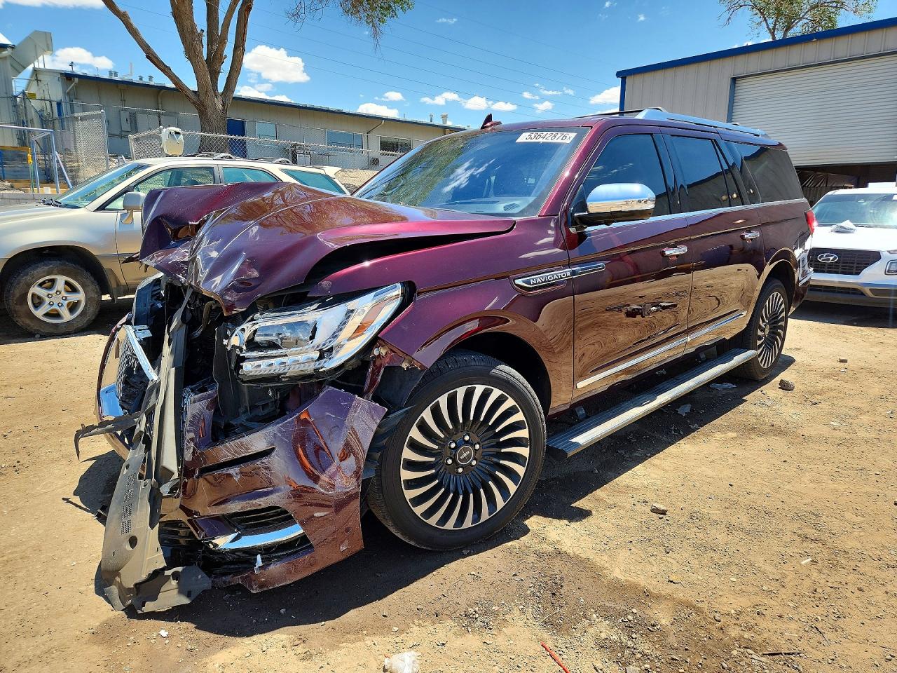 Salvage Lincoln Navigator Image