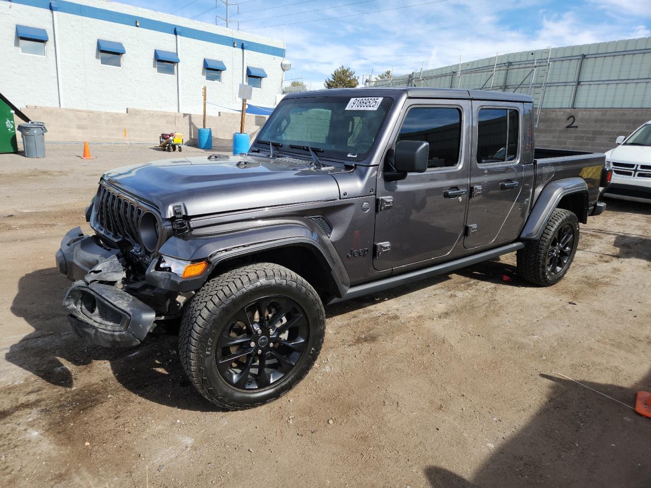 Salvage Jeep Gladiator Image