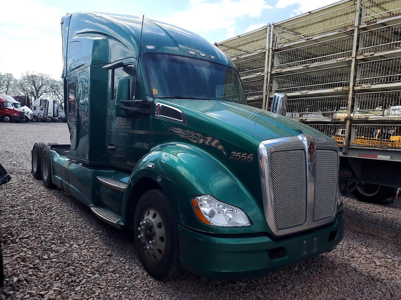 Salvage Kenworth Construction Image