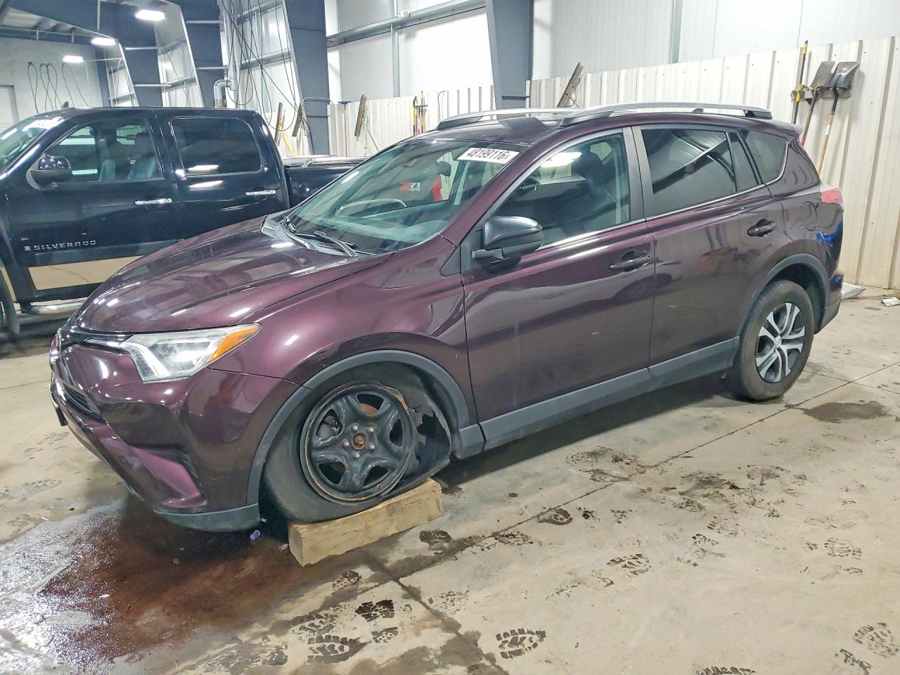 Salvage Toyota RAV4 Image