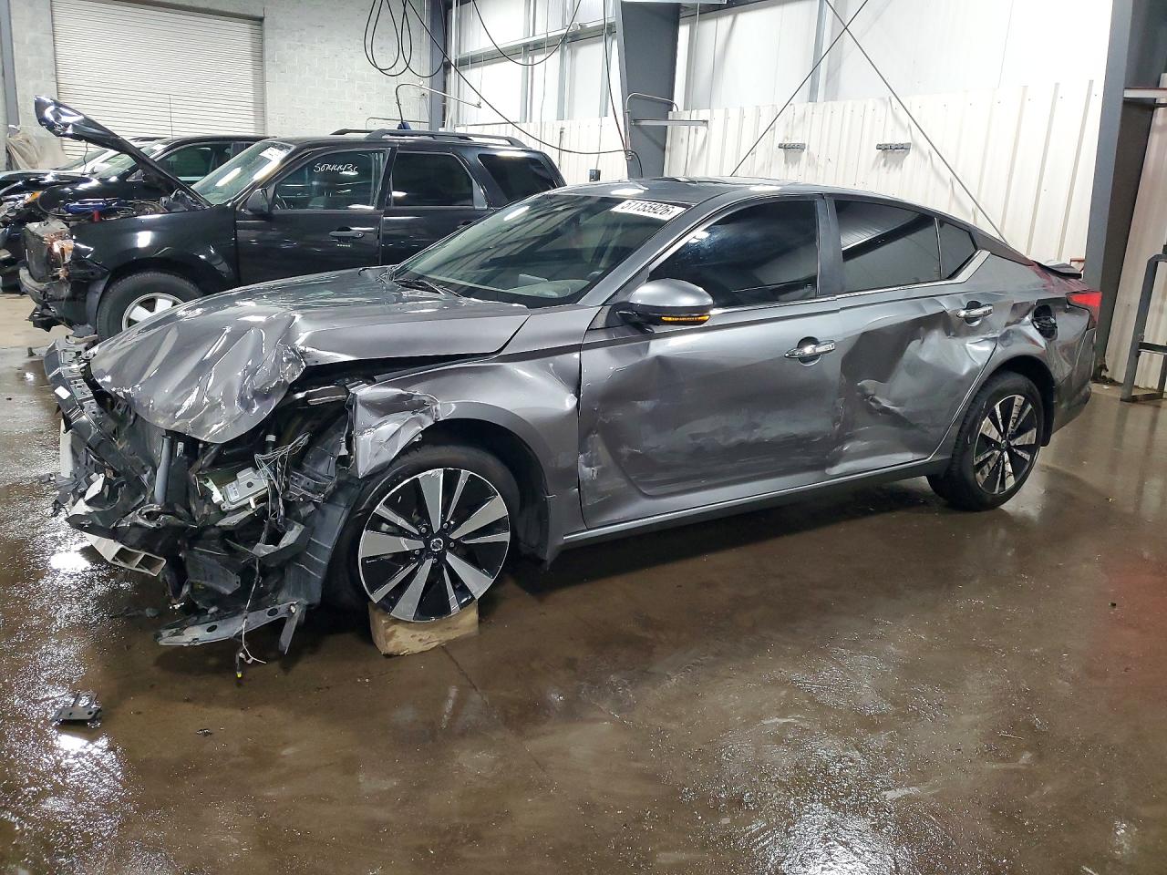 Salvage Nissan Altima Image