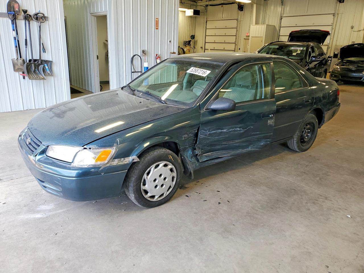Salvage Toyota Camry Image