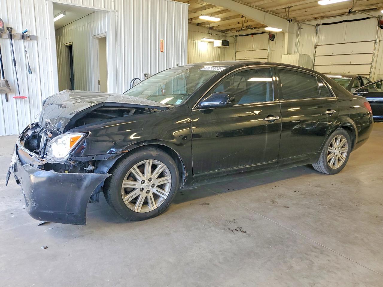 Salvage Toyota Avalon Image