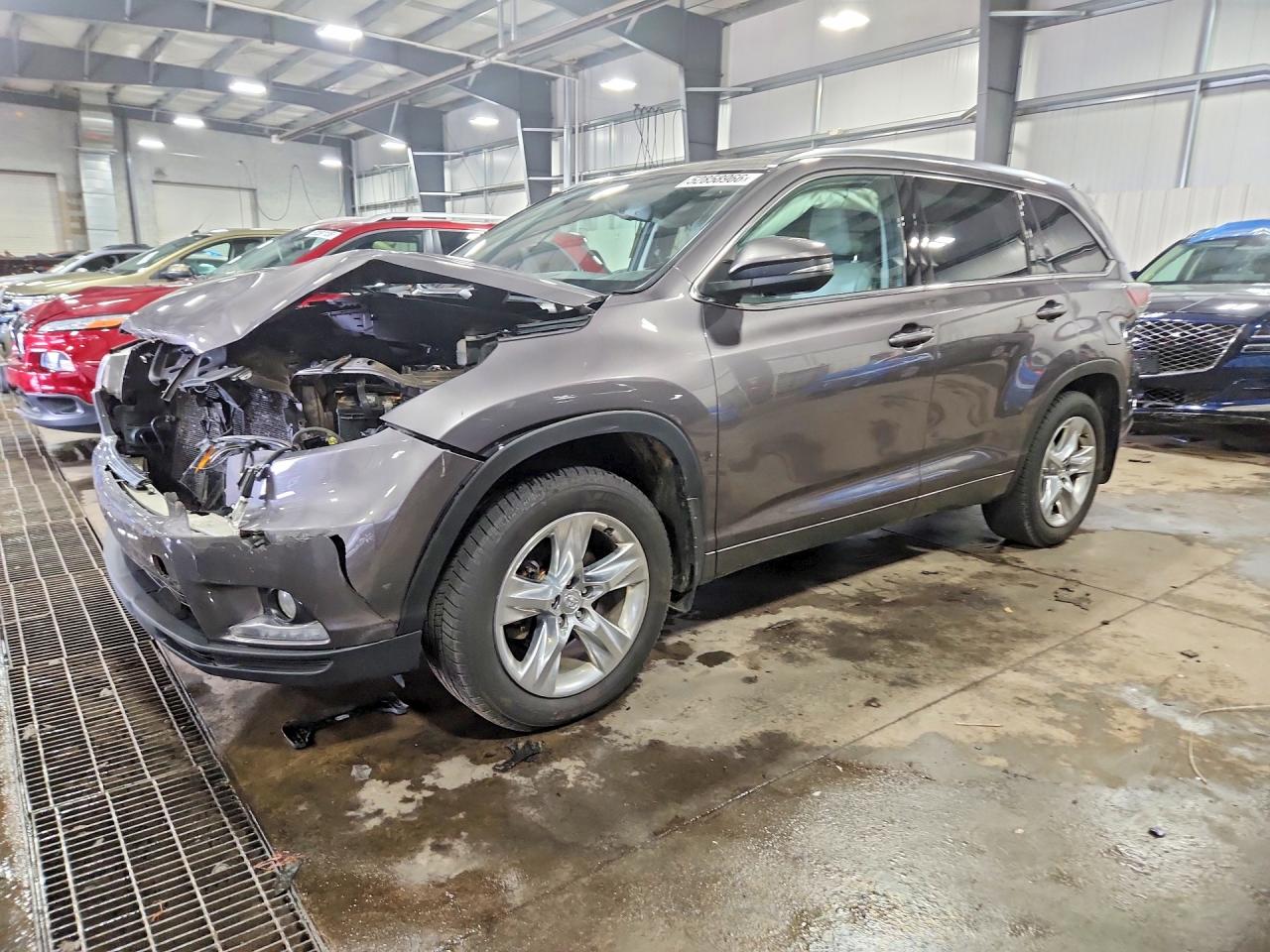 Salvage Toyota Highlander Image
