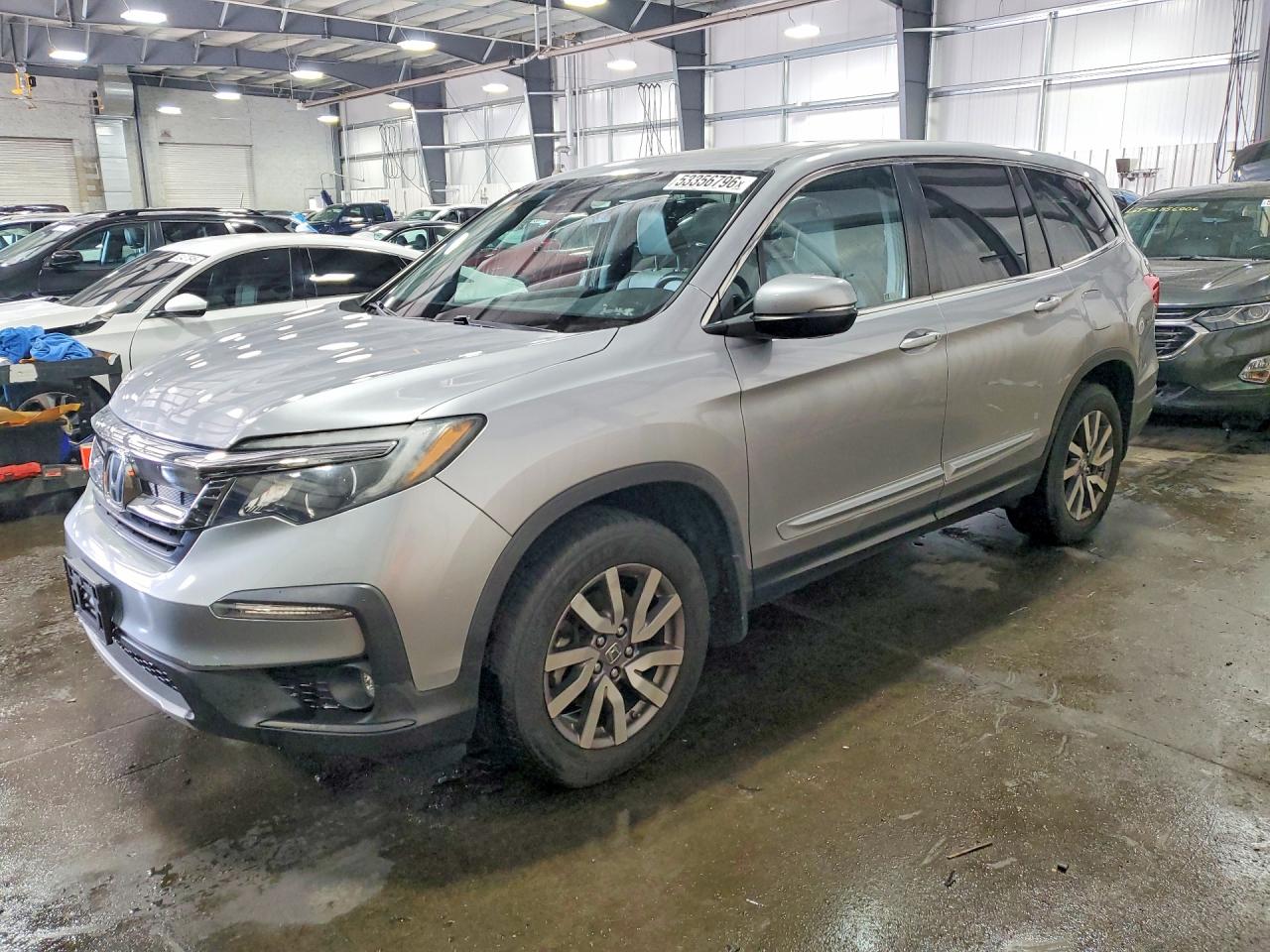 Salvage Honda Pilot Image