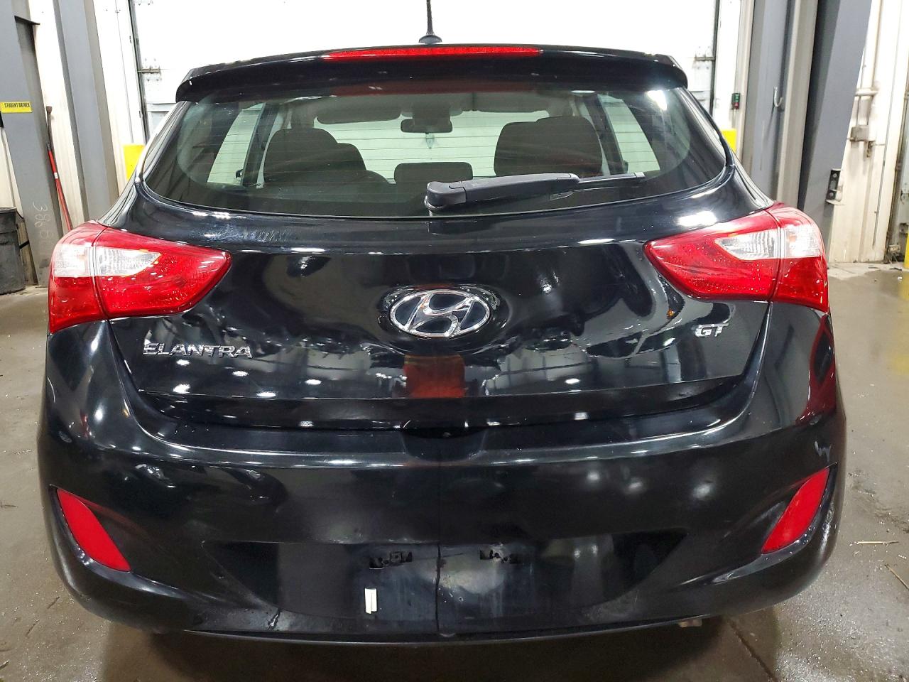 Hyundai ELANTRA Base