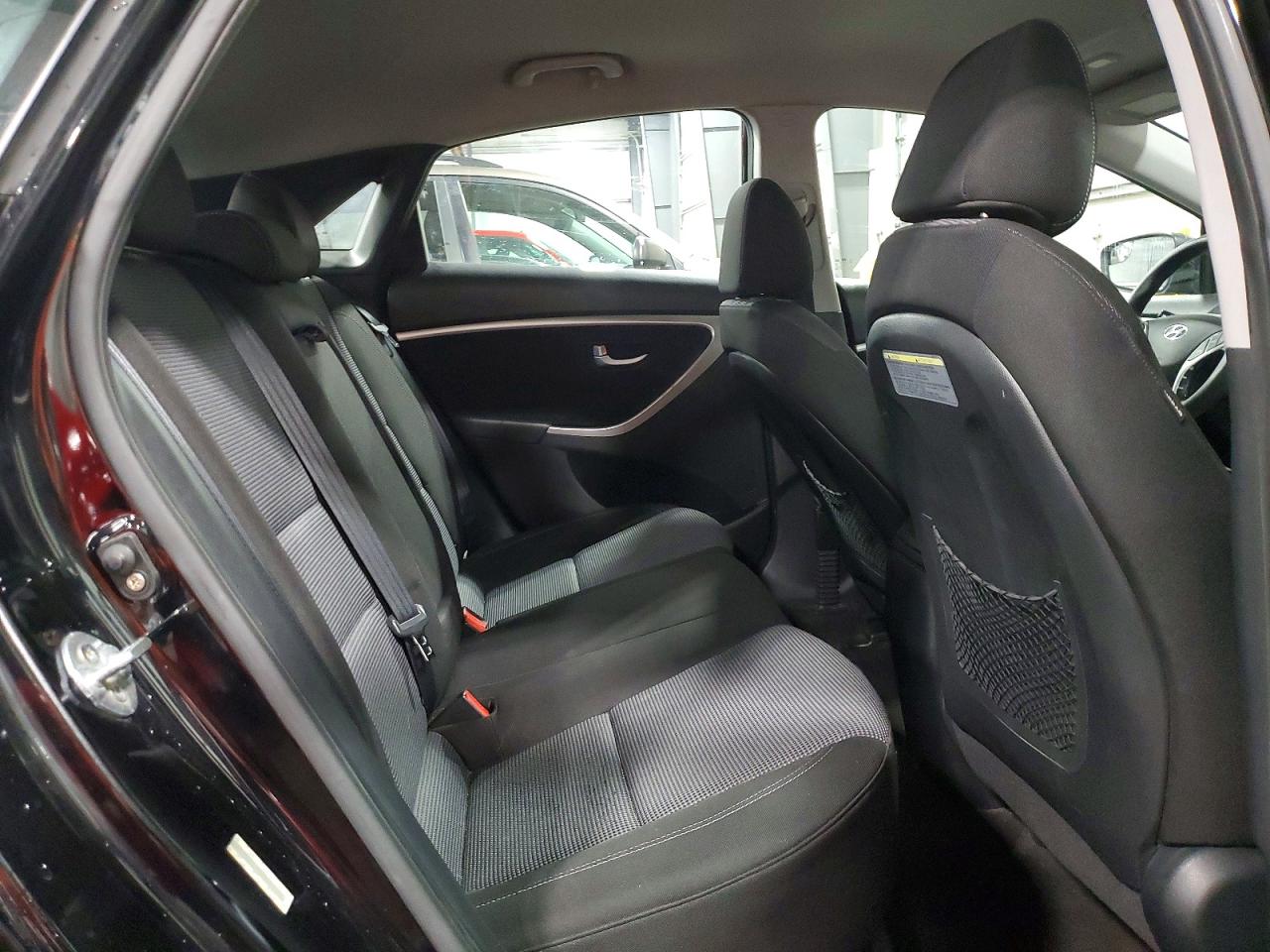Hyundai ELANTRA Base