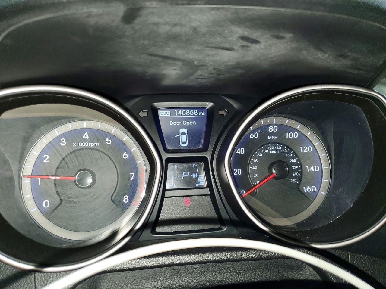 Hyundai ELANTRA Base