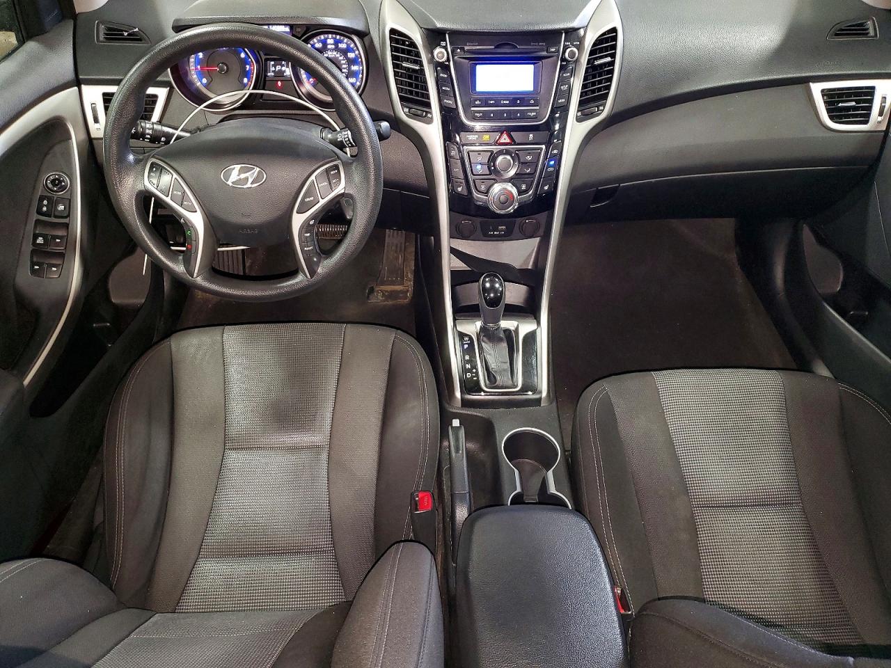 Hyundai ELANTRA Base