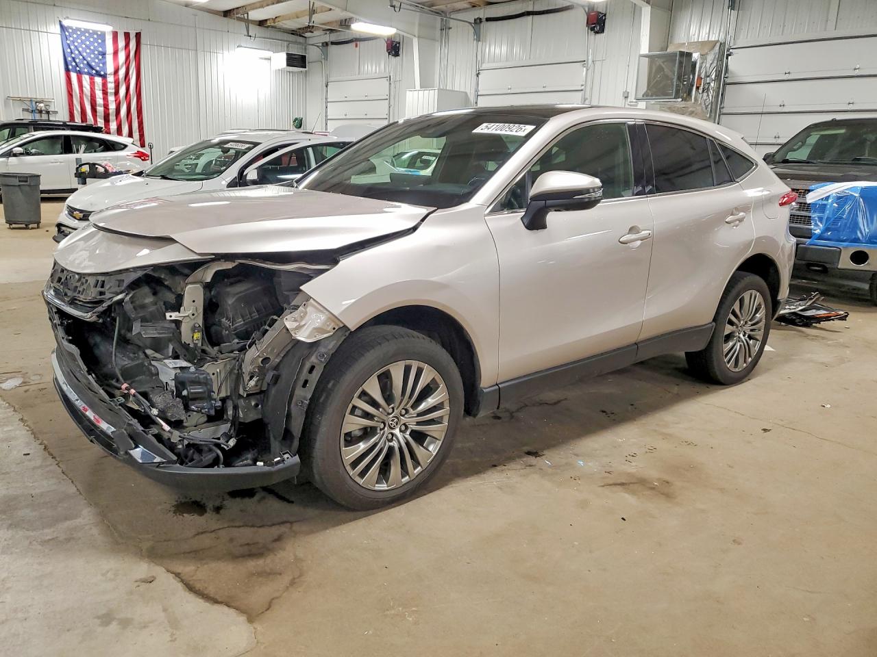 Salvage Toyota Venza Image