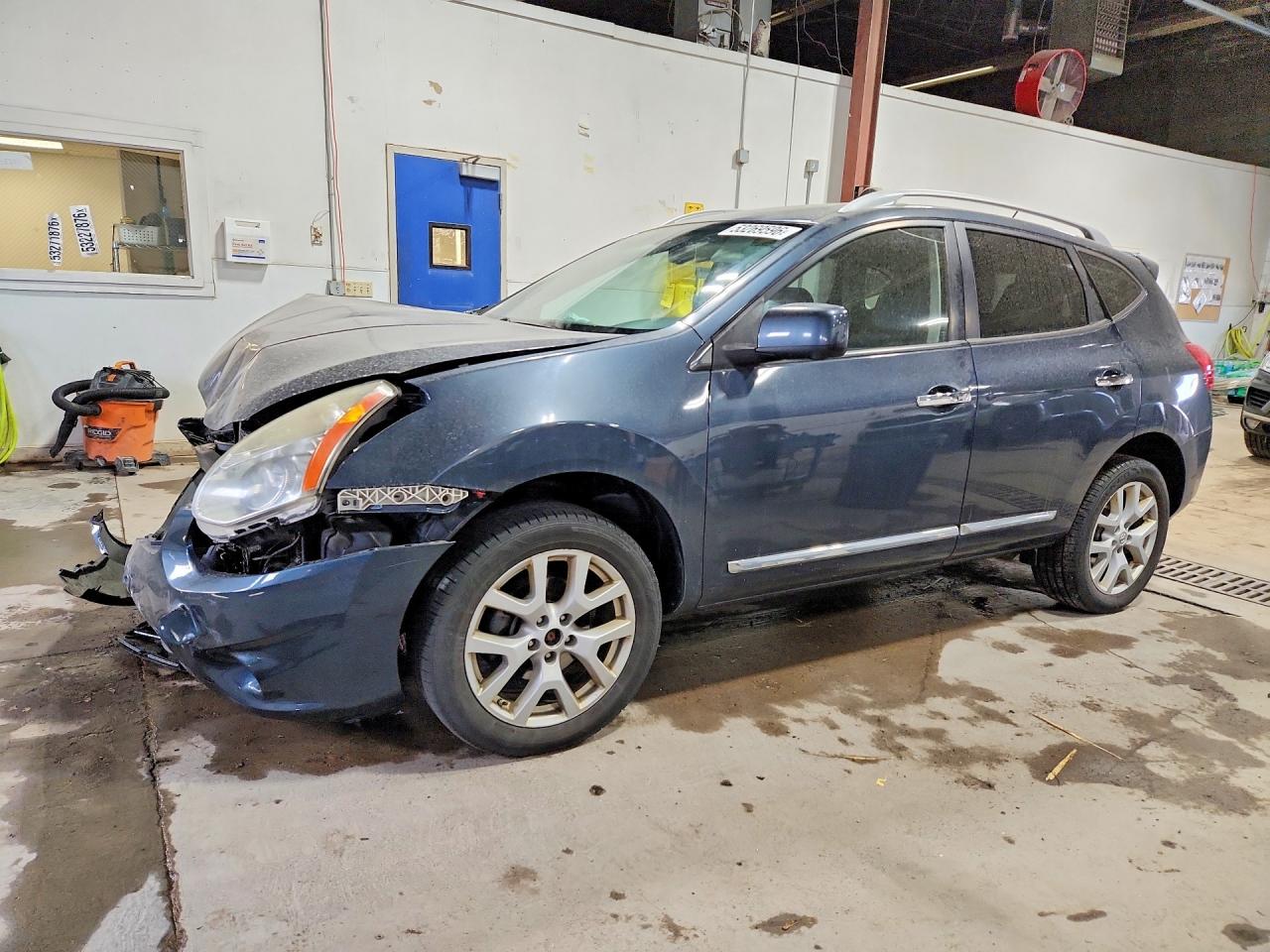 Salvage Nissan Rogue Image