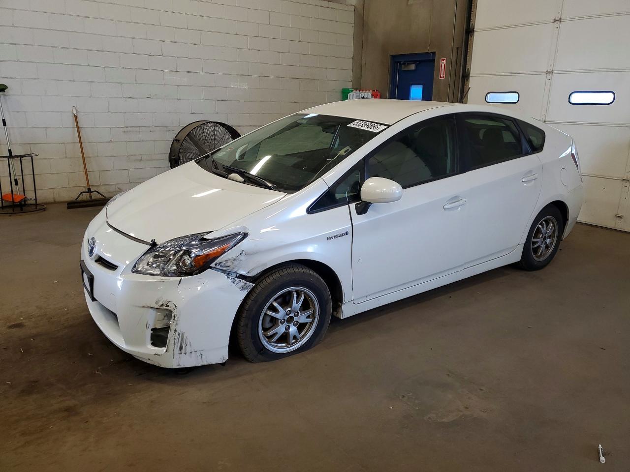 Salvage Toyota Prius Image