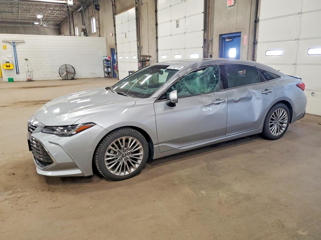 Salvage Toyota Avalon Image