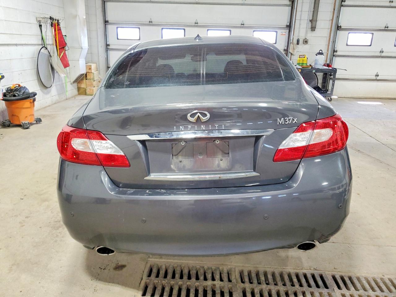 INFINITI M37 X