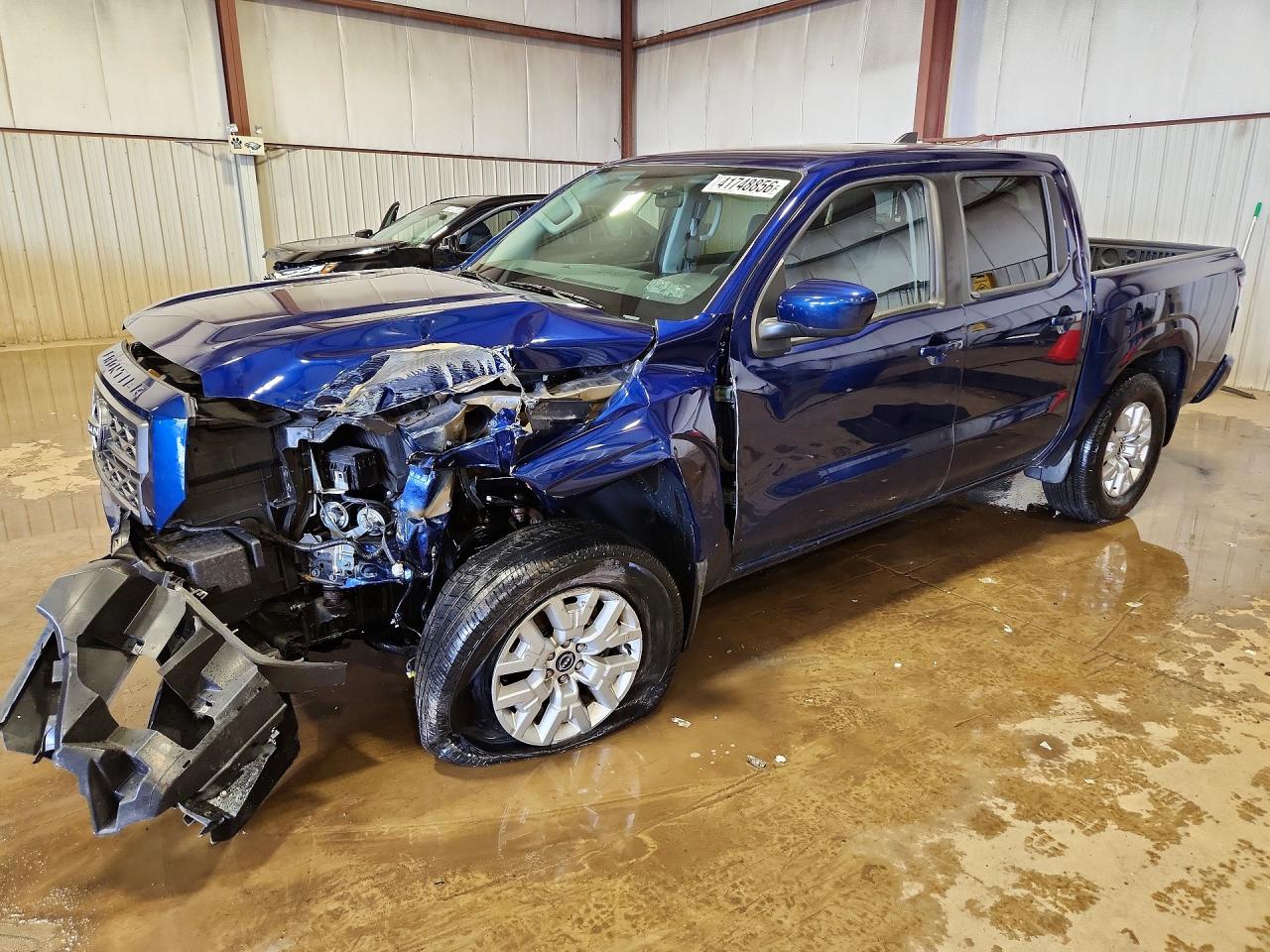Salvage Nissan Frontier Image