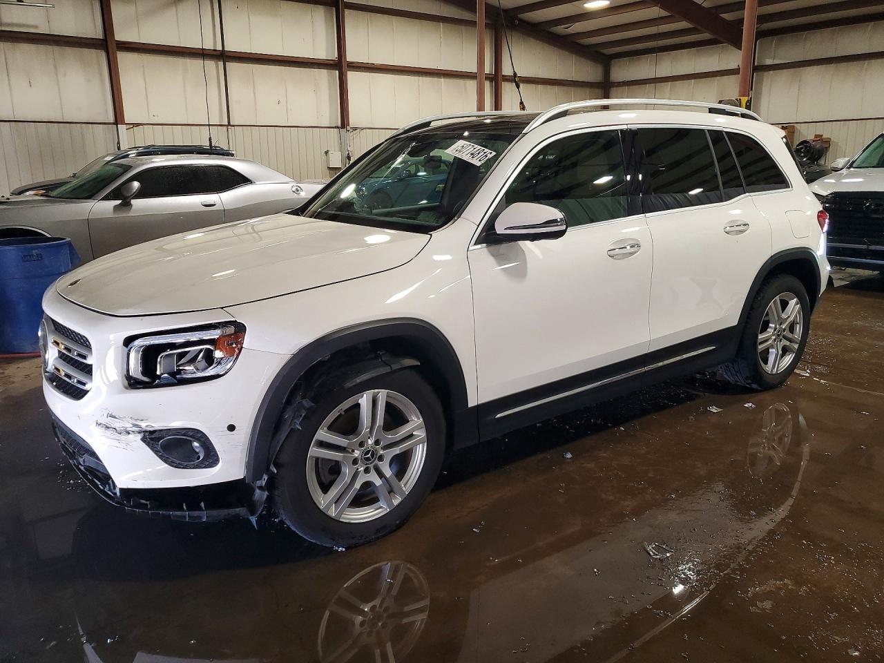 Salvage Mercedes-Benz GLB Image