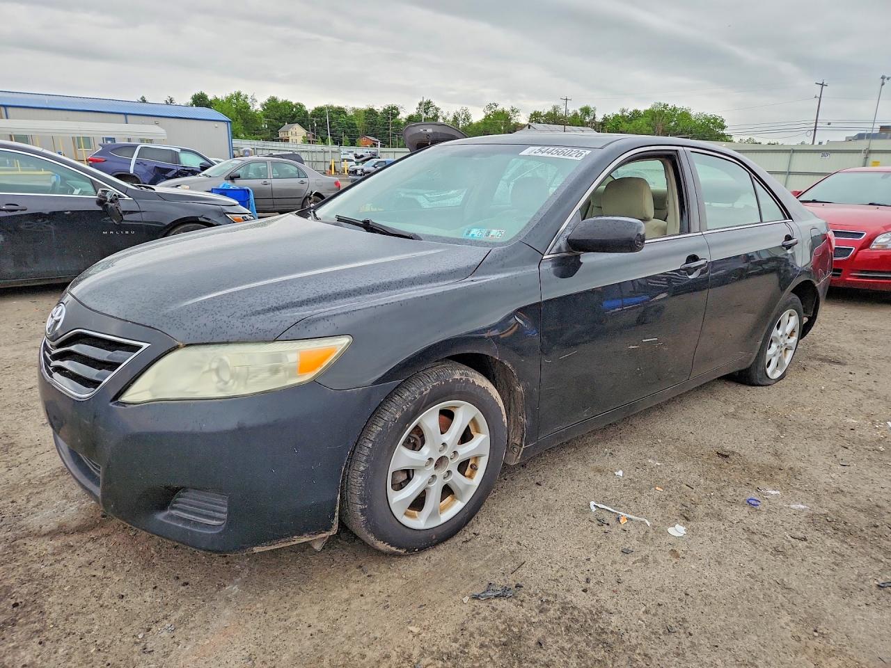 Salvage Toyota Camry Image
