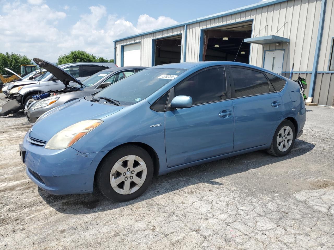 Salvage Toyota Prius Image