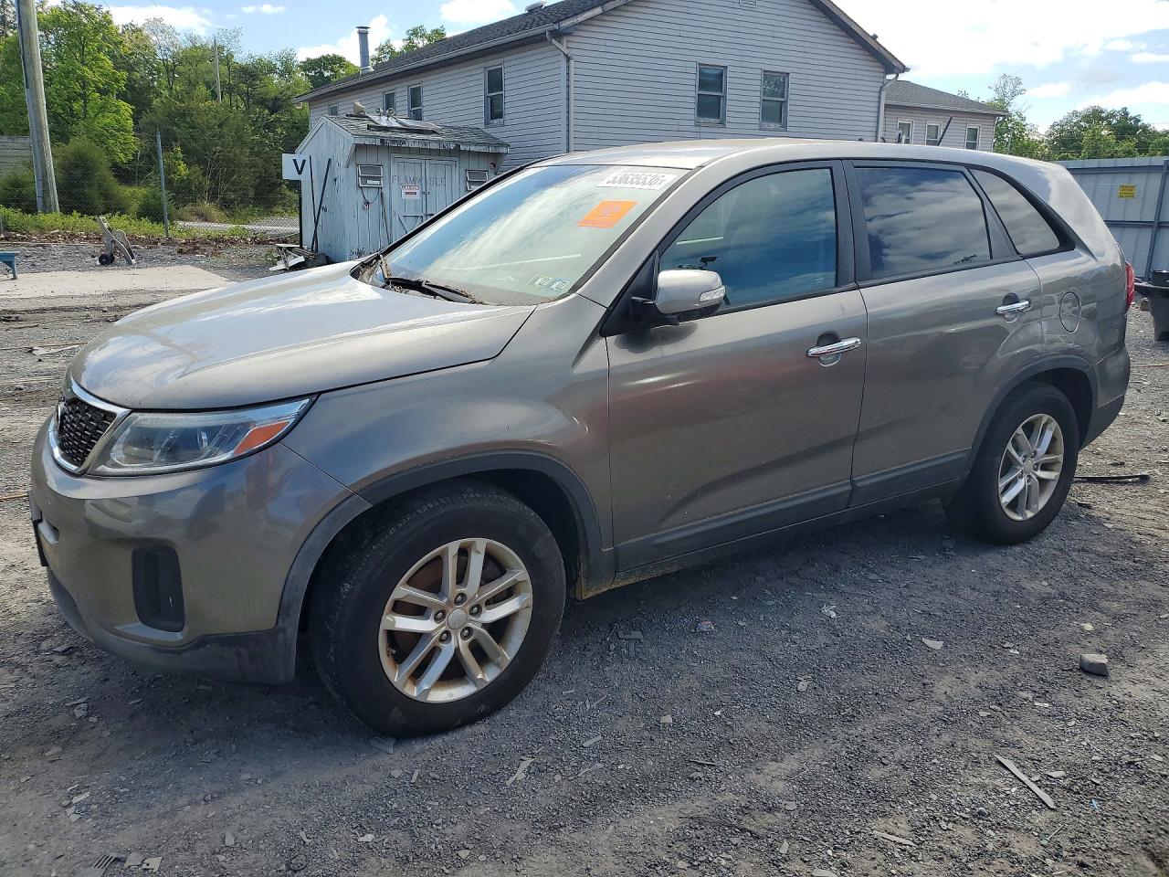 Salvage Kia Sorento Image