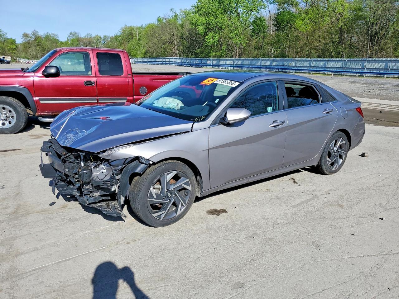 Salvage Hyundai ELANTRA Image