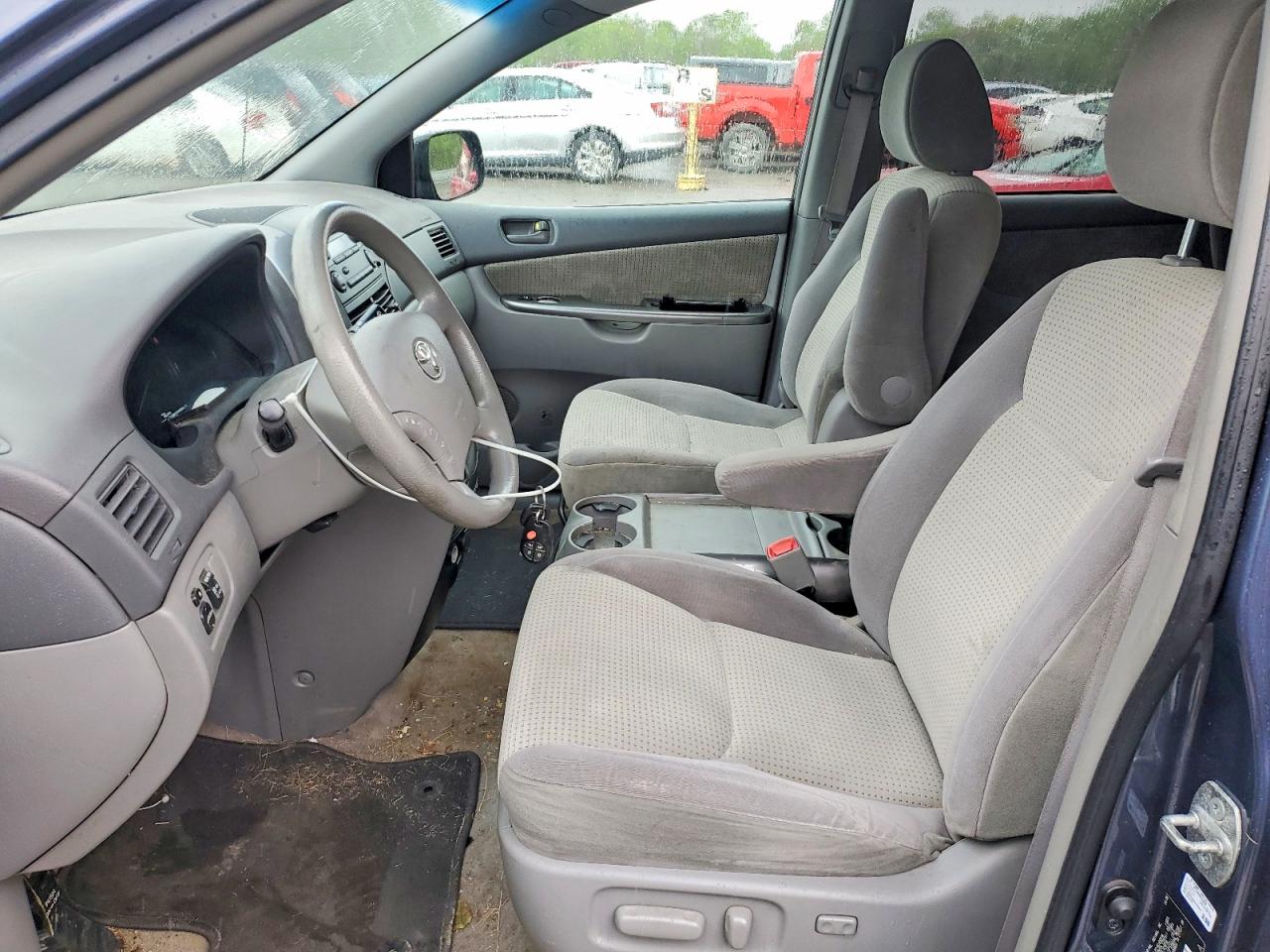 Toyota Sienna Le 7-passenger
