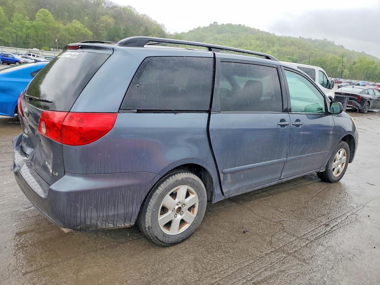 Toyota Sienna Le 7-passenger