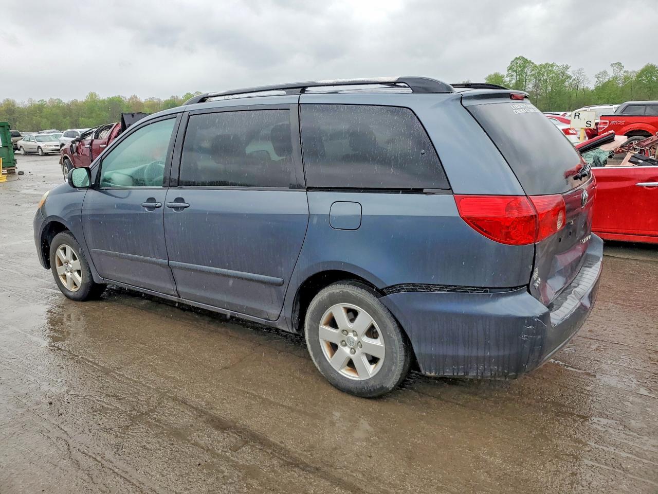 Toyota Sienna Le 7-passenger