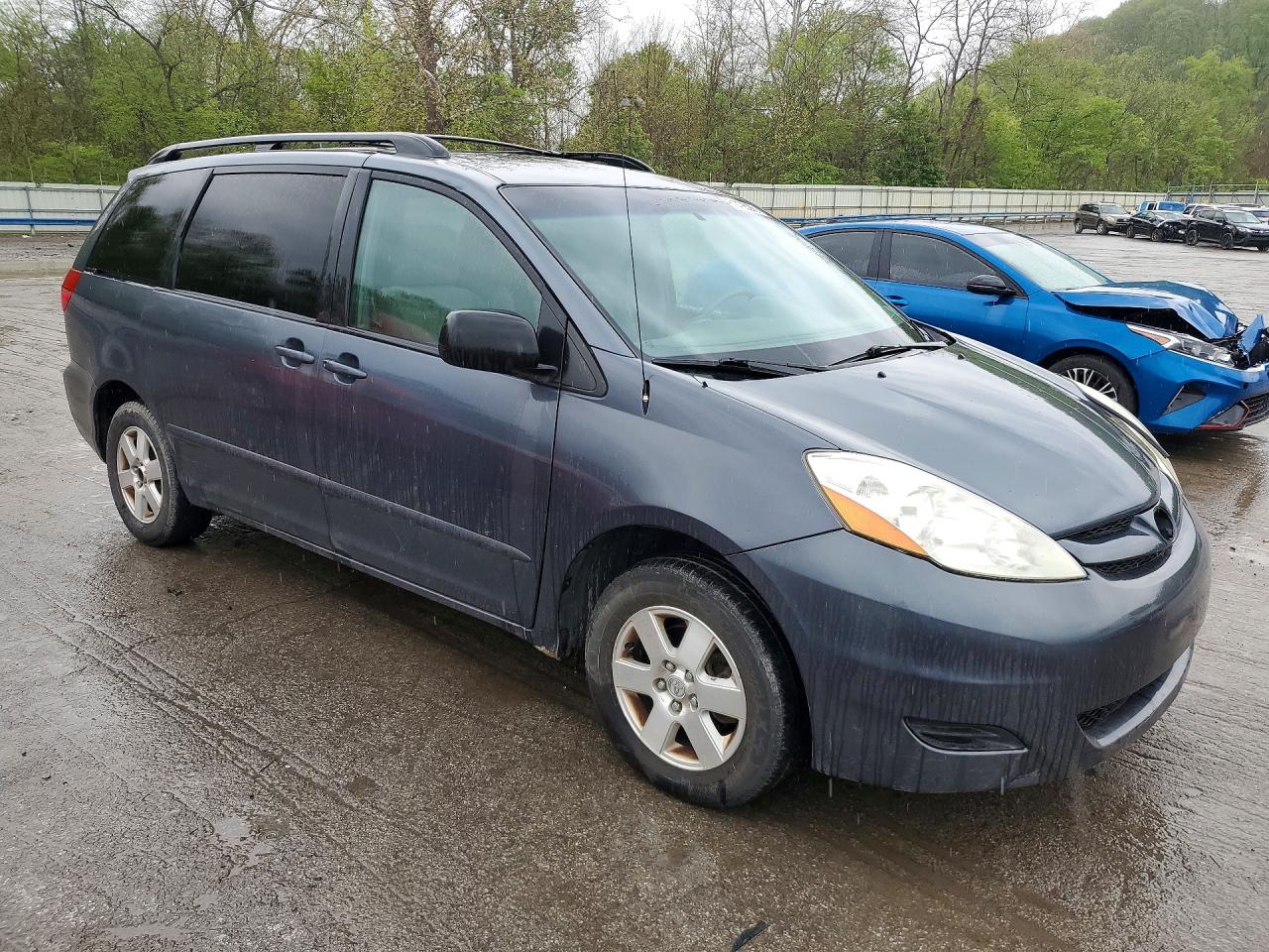 Toyota Sienna Le 7-passenger