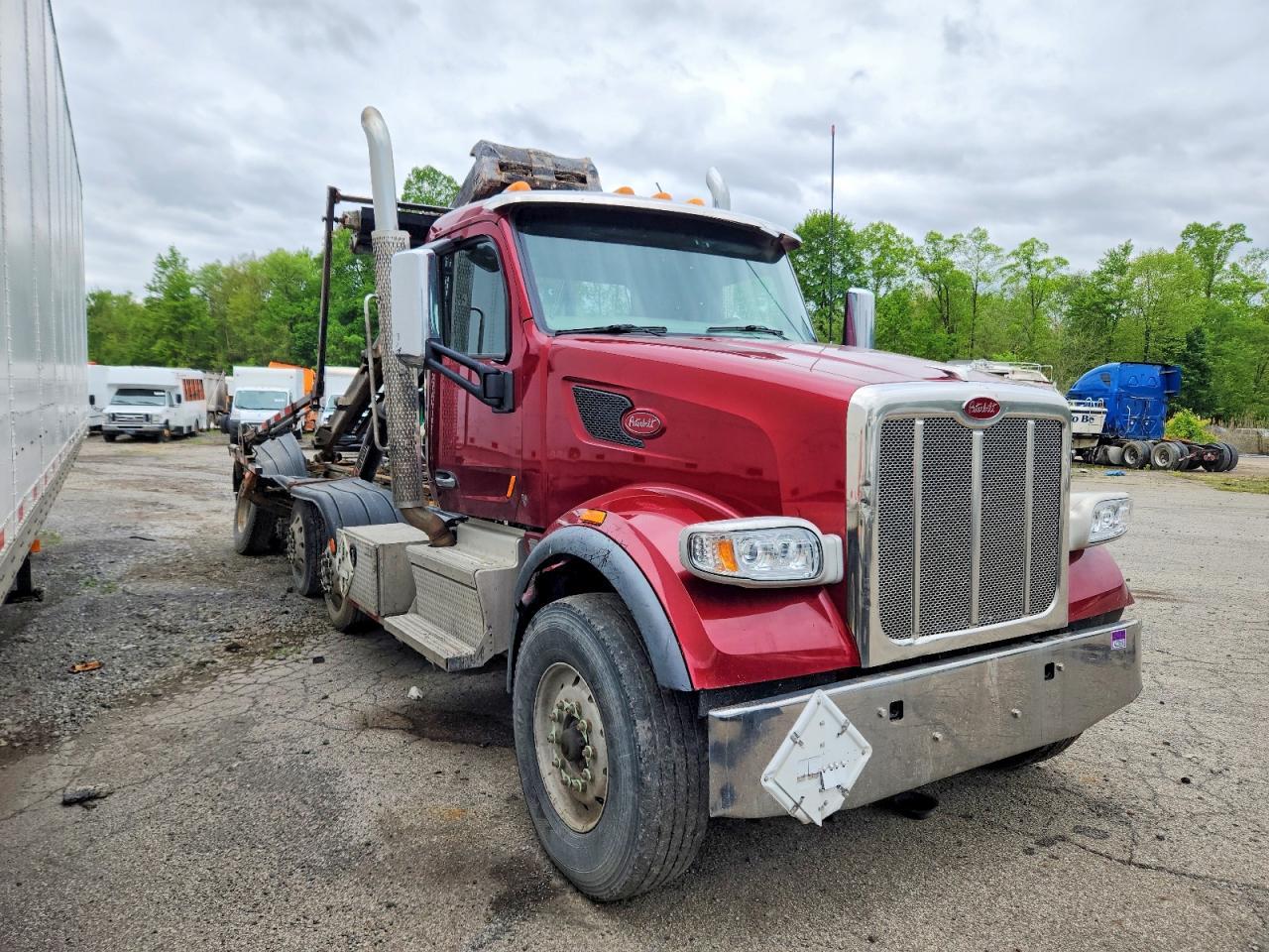 Salvage Peterbilt 567 Image