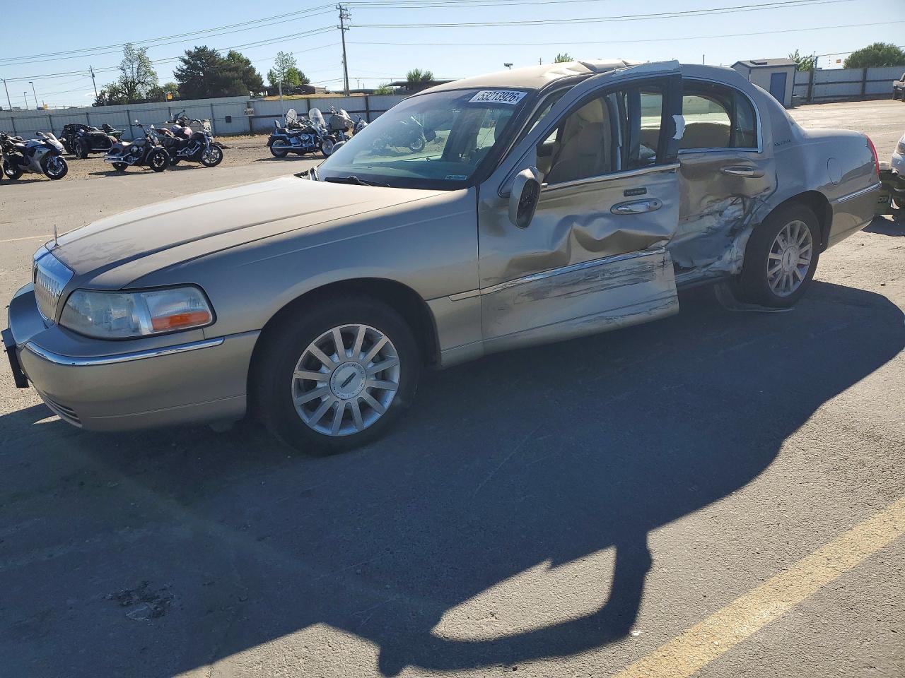 Salvage Lincoln Towncar Image