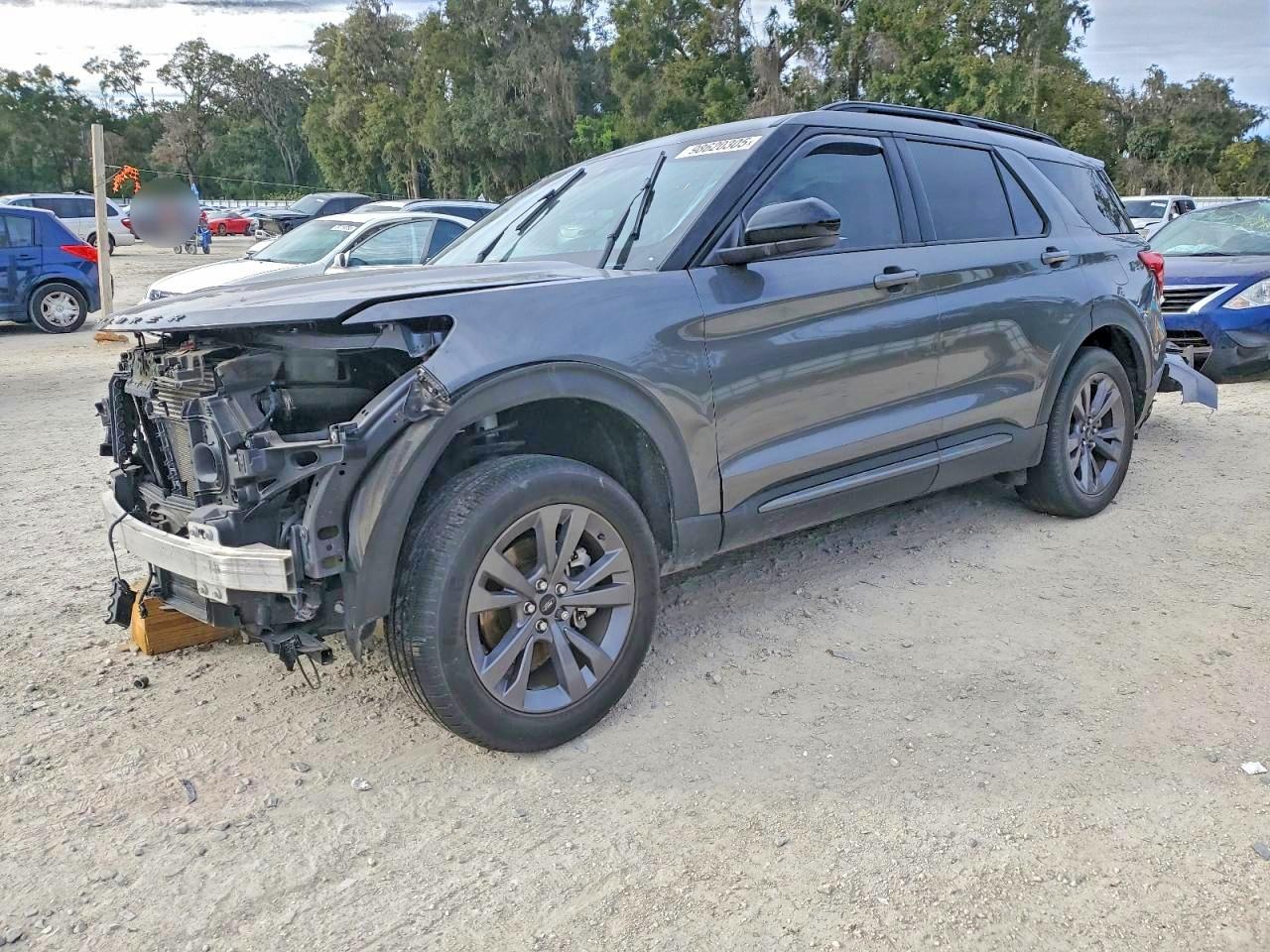 Salvage Ford Explorer Image