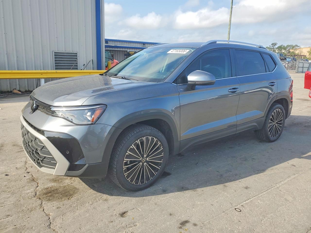 Salvage Volkswagen Taos Image