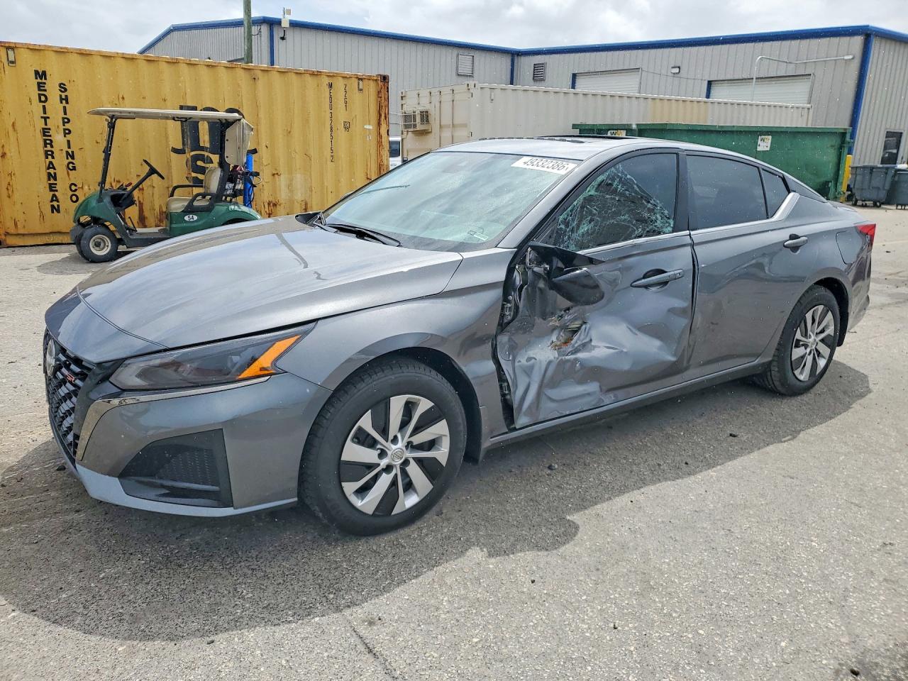 Salvage Nissan Altima Image