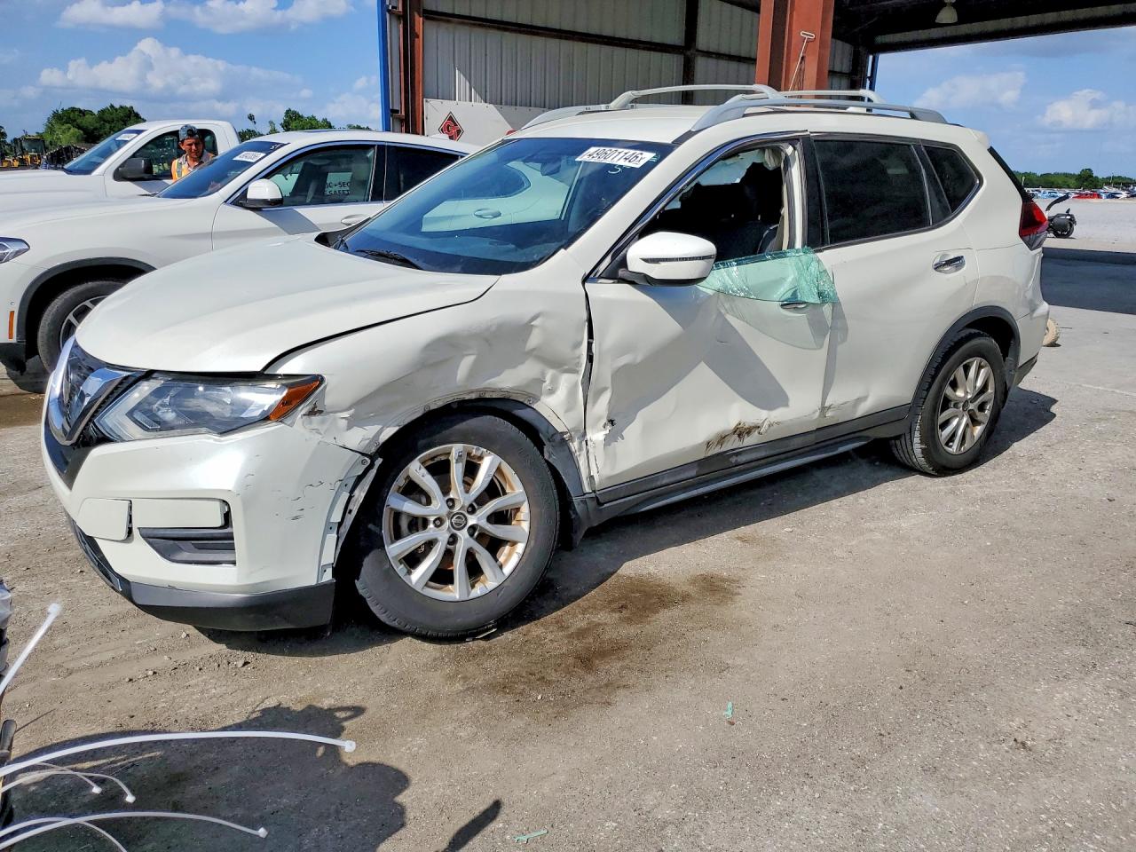 Salvage Nissan Rogue Image
