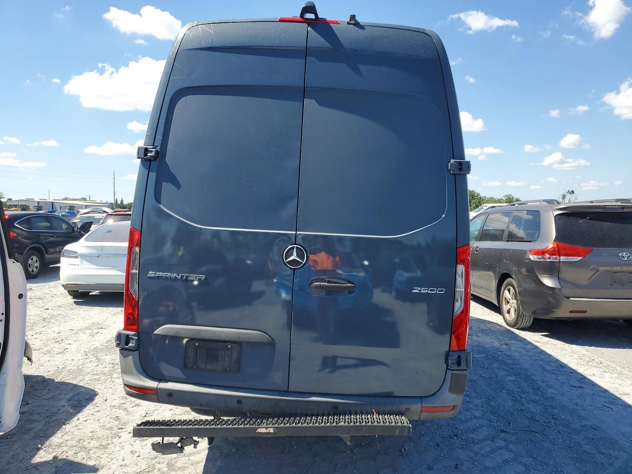 Mercedes-Benz Sprinter 2500
