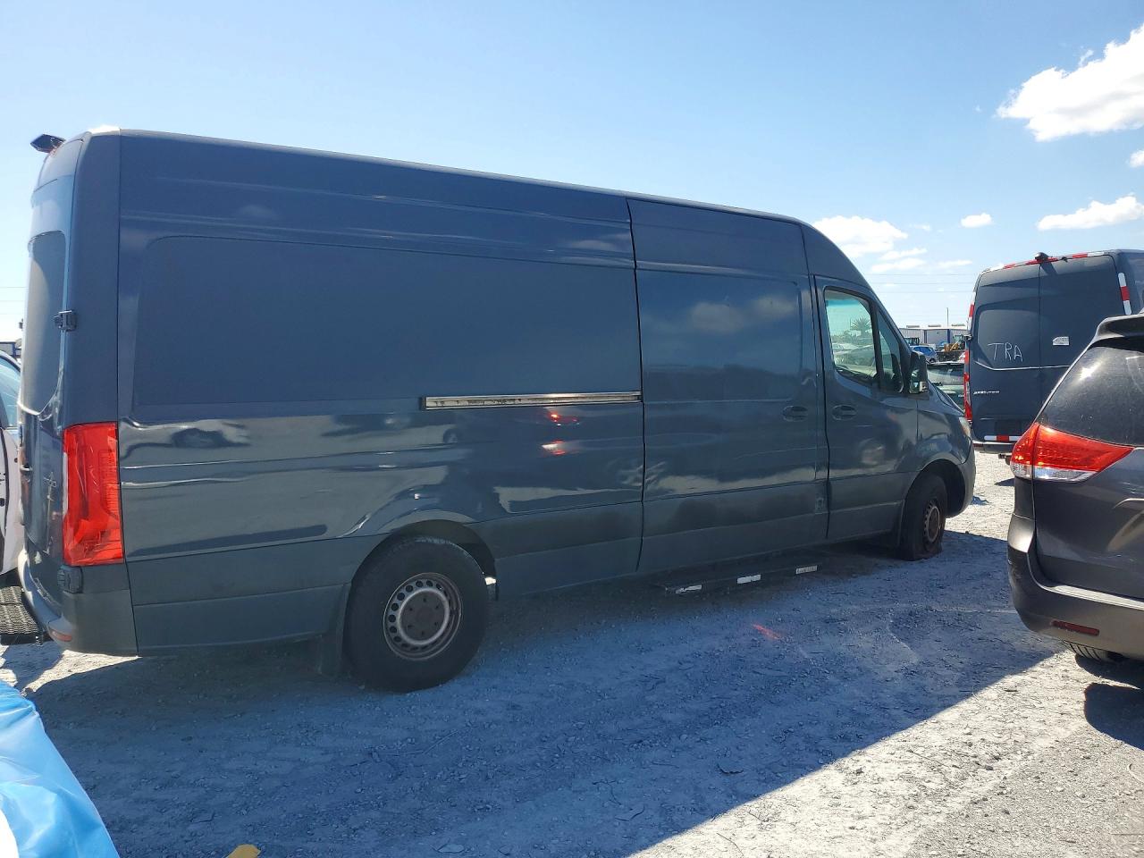 Mercedes-Benz Sprinter 2500
