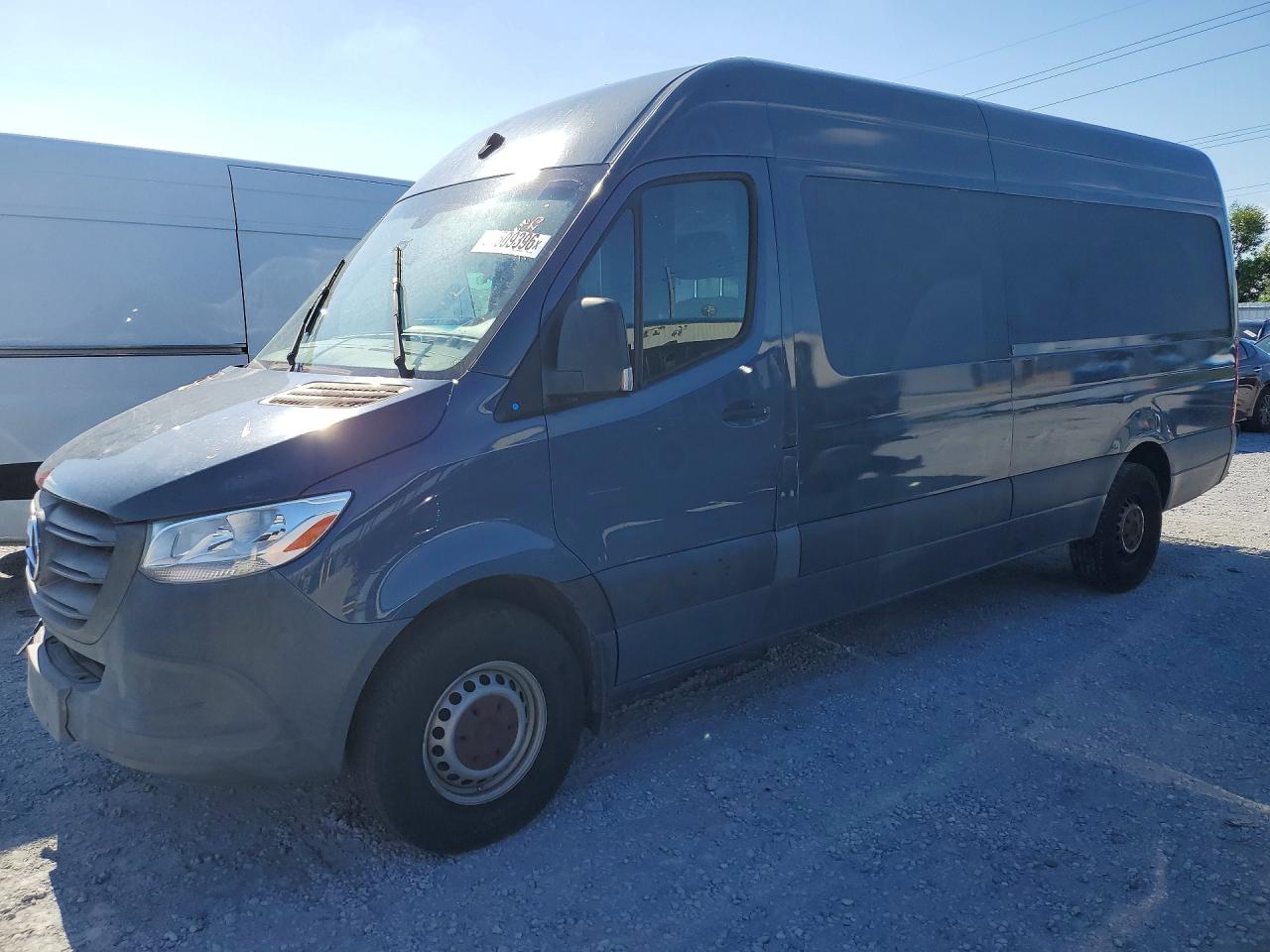 Salvage Mercedes-Benz Sprinter Image
