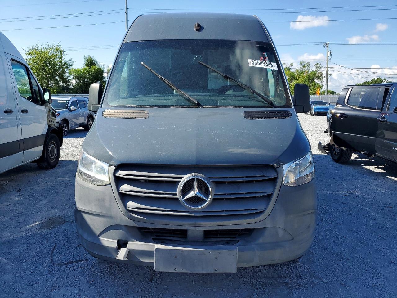 Mercedes-Benz Sprinter 2500