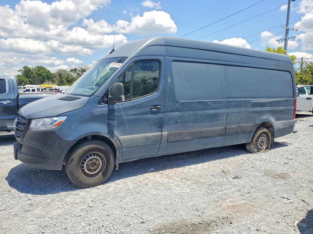 Salvage Mercedes-Benz Sprinter Image