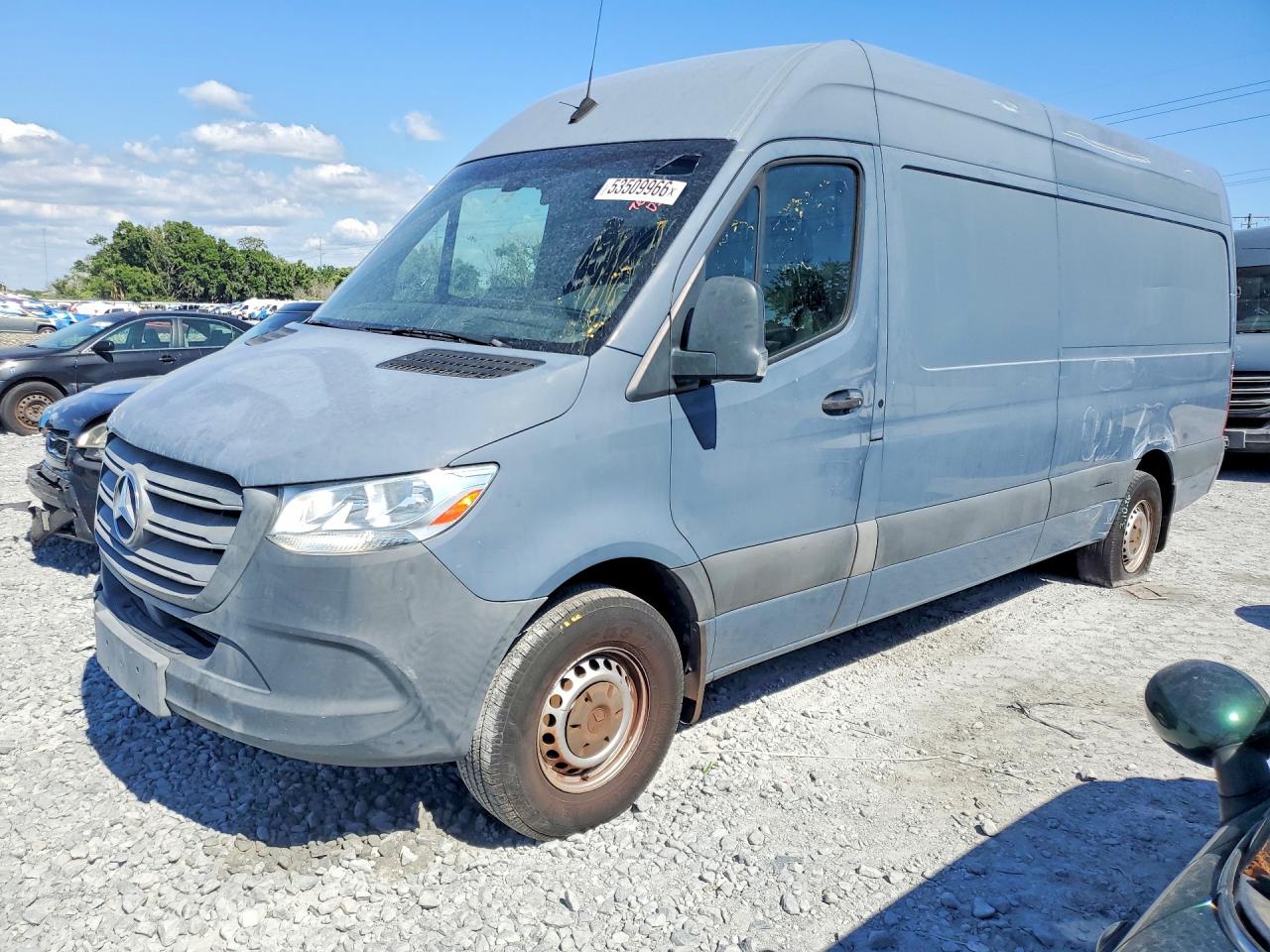 Salvage Mercedes-Benz Sprinter Image