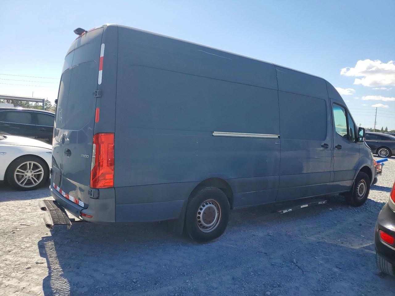 Mercedes-Benz Sprinter 2500