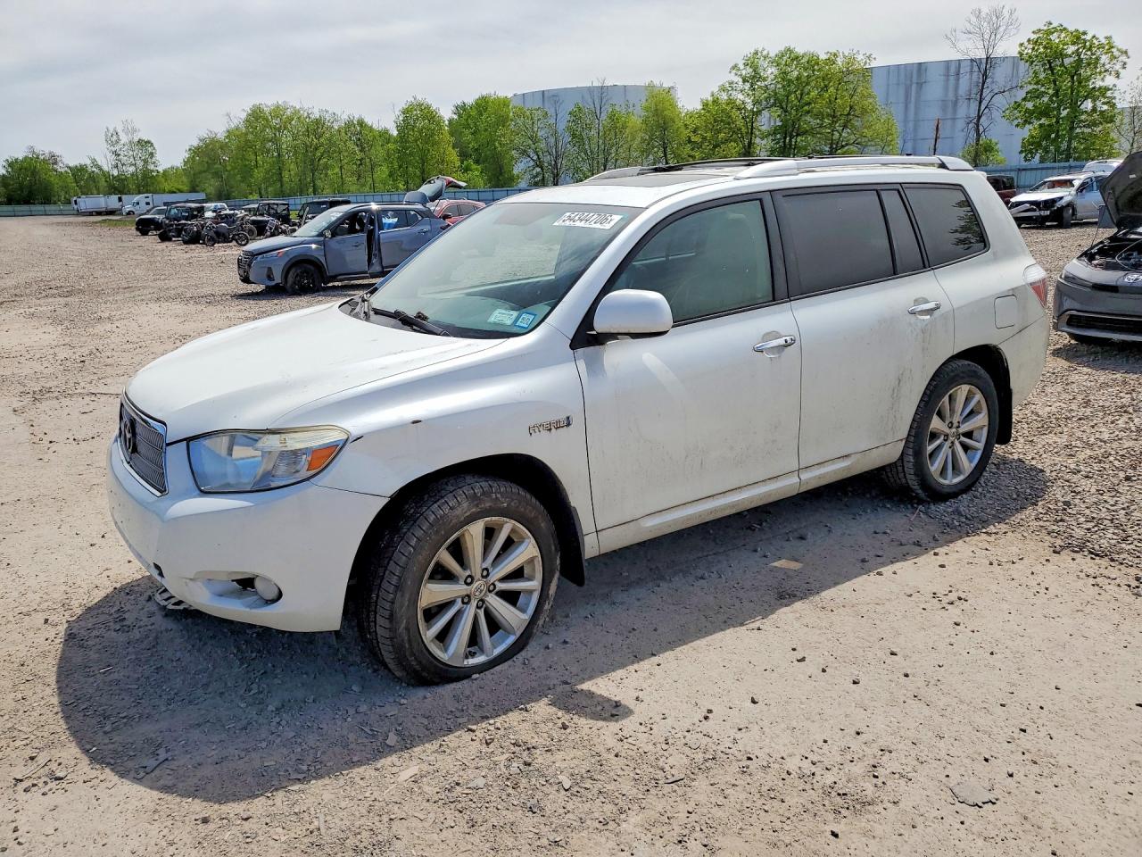 Salvage Toyota Highlander Image